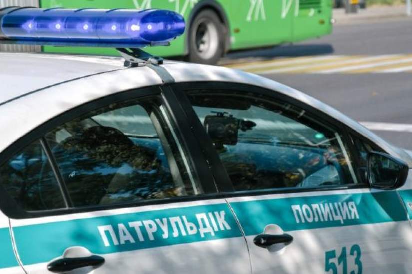 پاترۋلدىك كولىكتەن قاشىپ كەتپەك بولعان ادام ۆيدەوعا ءتۇسىپ قالدى