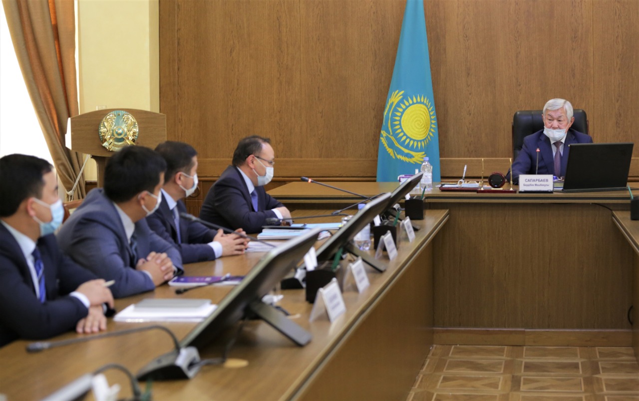 بەردىبەك ساپارباەۆ "دامۋ" قورىنىڭ باسشىسىمەن كەزدەستى