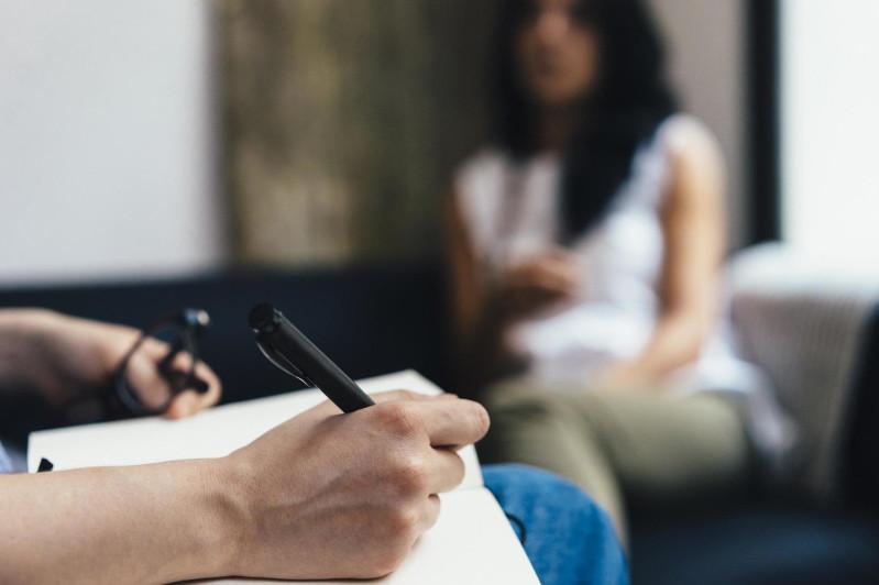 پسيحولوگيالىق كومەككە جۇگىنە الادى