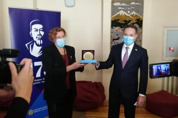 ۆيلنيۋس قالاسىندا ابايدىڭ وقۋ زالى اشىلدى