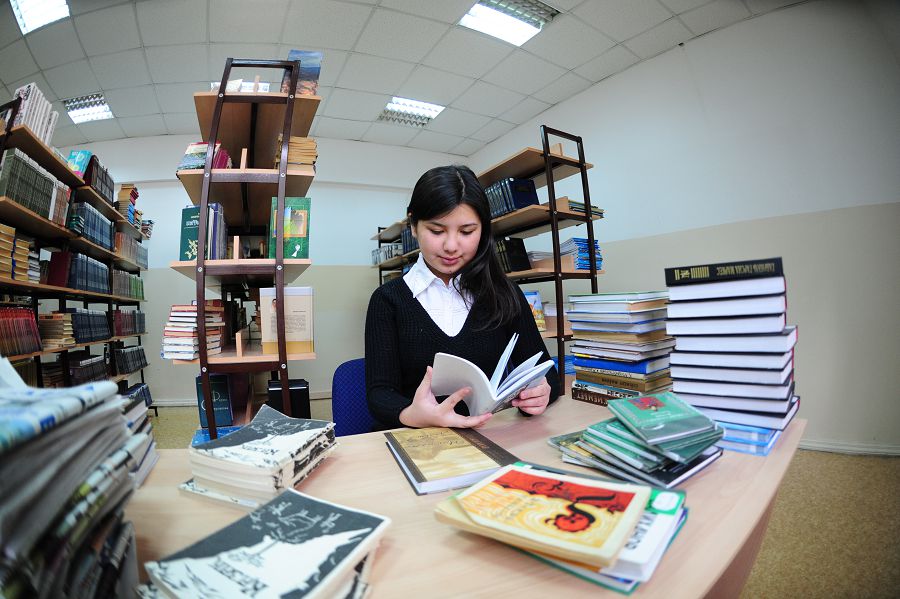 «قازاق ادەبيەتى» ءپانى قالاي وقىتىلىپ ءجۇر؟