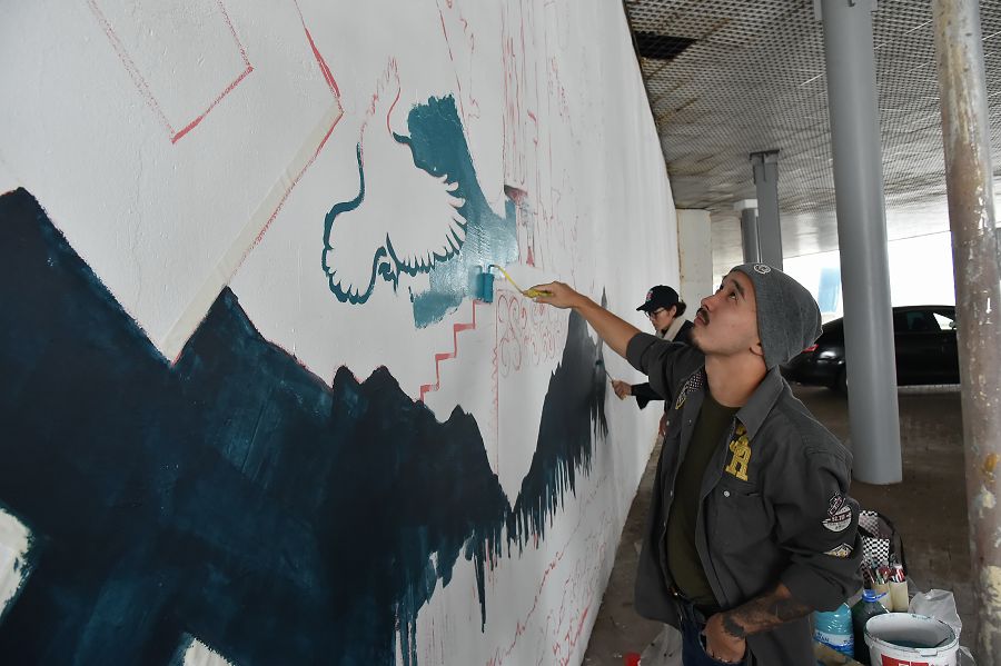 ستريت-ارت ەركىندىكتى سۇيەدى (ۇلتتىق مۋزەي الدىنداعى اشىق الاڭدا «ستريت-ارت» پەرفومانسى ءوتتى)