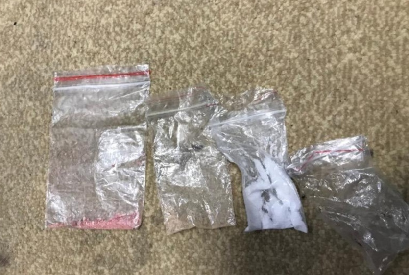 وسكەمەندە ەسىرتكى ساتقان ەرلى-زايىپتىلار ۇستالدى