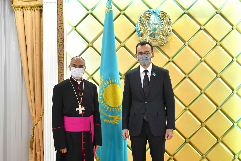 سەنات توراعاسى ۆاتيكاننىڭ قازاقستانداعى وكىلىمەن كەزدەستى