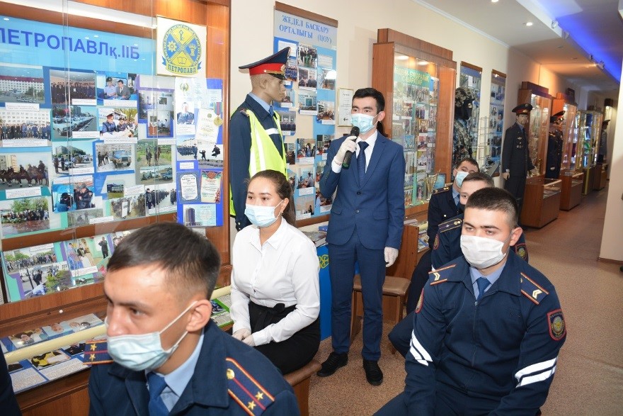 سقو مۋزەيىندە جاس پوليتسيا قىزمەتكەرلەرى ارداگەرلەرمەن كەزدەستى