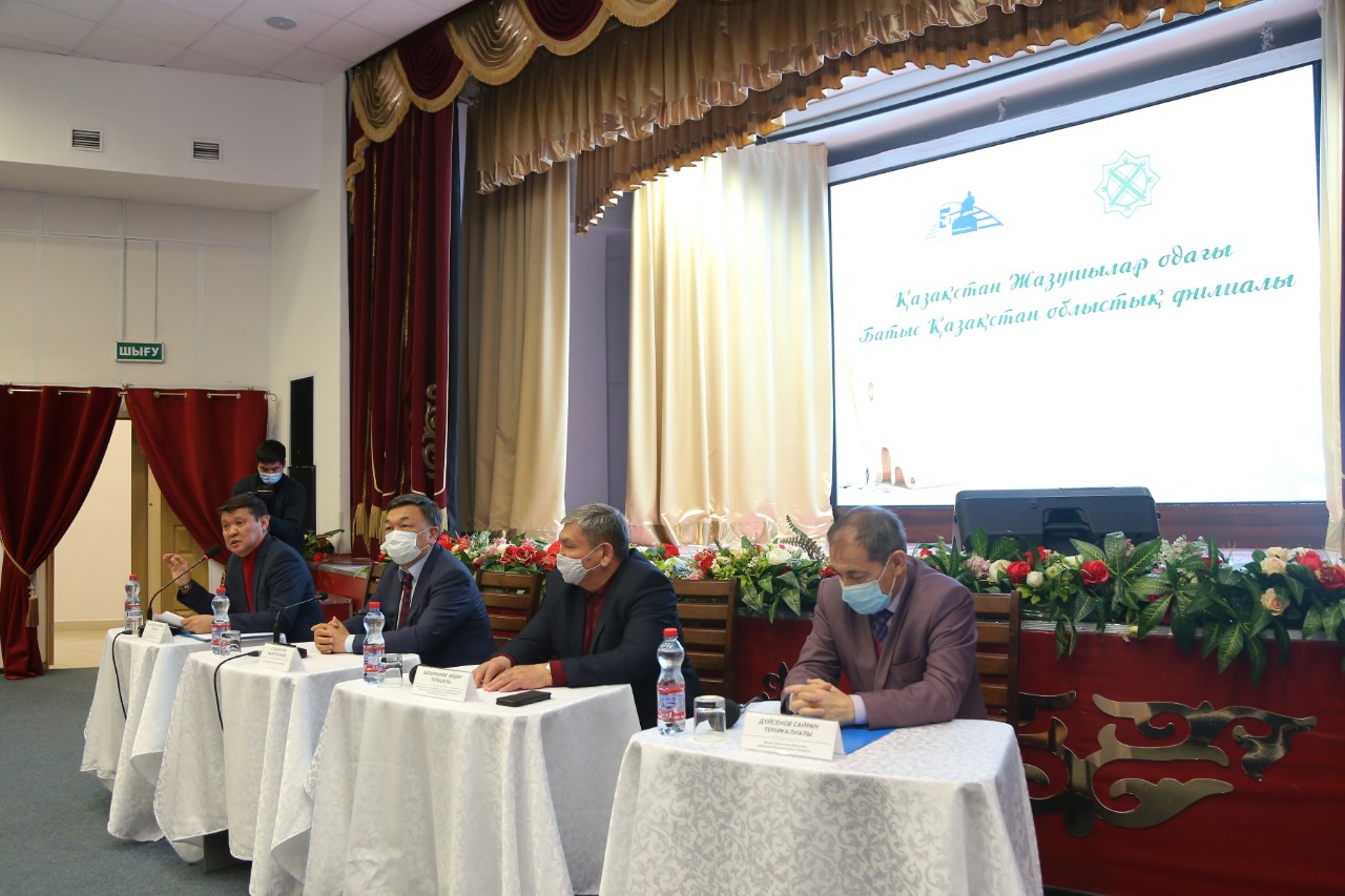 باتىس قازاقستاندا قالامگەرلەرگە قامقورلىق كۇشەيەدى