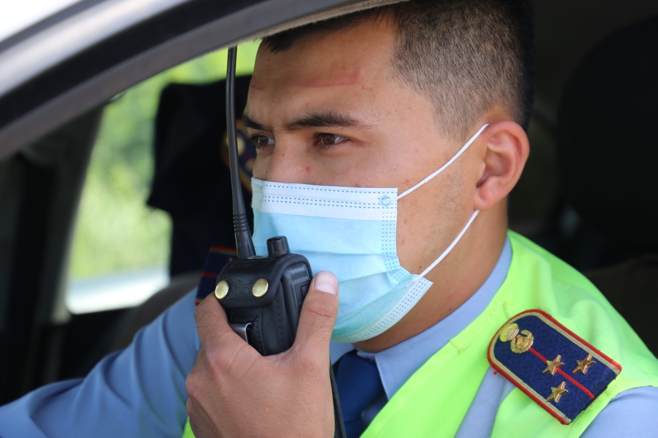 ەر ادام تاكسي تۇراعىنا جەتۋ ءۇشىن كولىكتى ايداپ كەتكەن