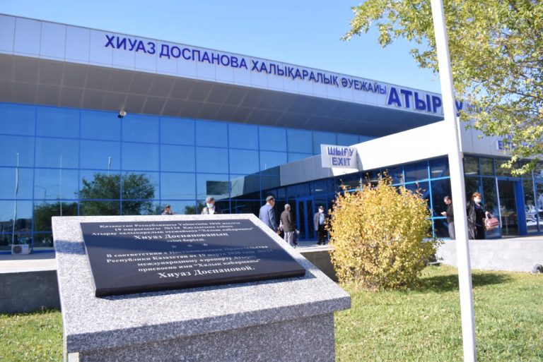 اتىراۋدا حيۋاز دوسپانوۆاعا ەسكەرتكىش تاقتا اشىلدى