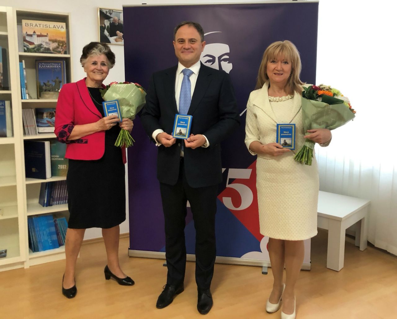 ابايدىڭ قارا سوزدەرى العاش رەت سلوۆاك تىلىنە اۋدارىلدى