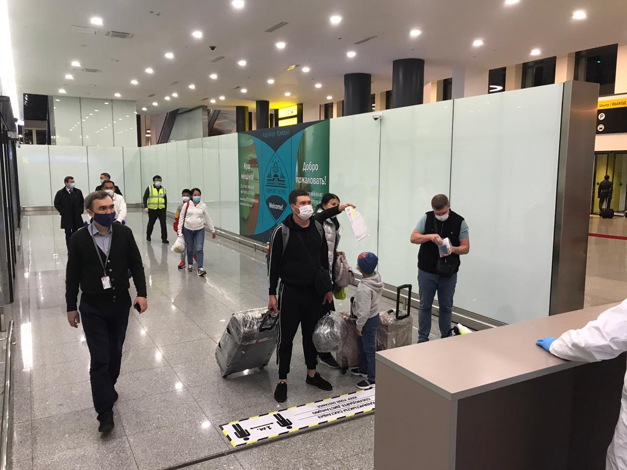 نۇر-سۇلتانعا ۇشىپ كەلگەن تاعى 123 جولاۋشى ستاتسيونارعا جاتقىزىلدى