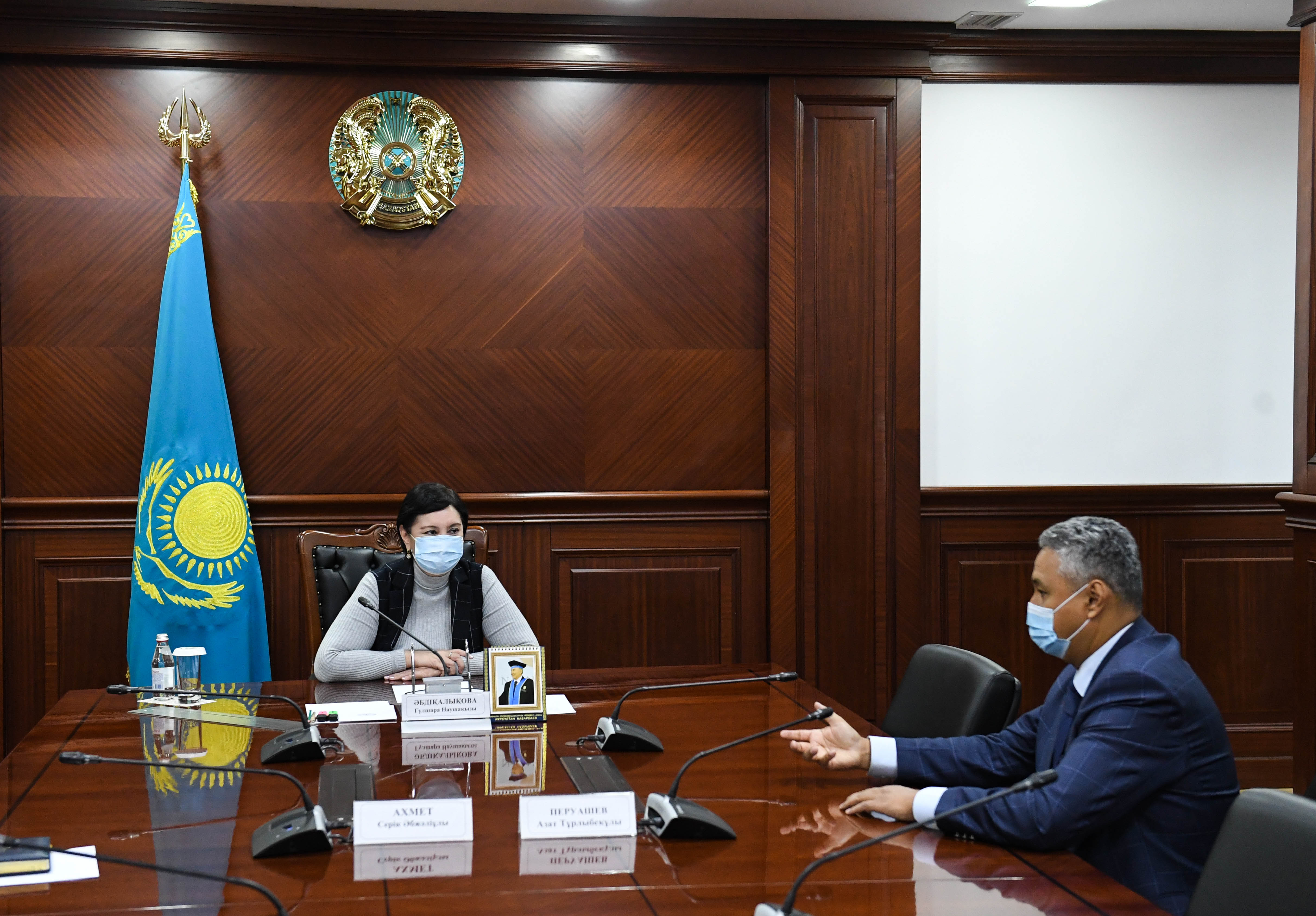 گۇلشارا ابدىقالىقوۆا "اق جول" دەموكراتيالىق پارتياسىنىڭ وكىلدەرىمەن كەزدەستى