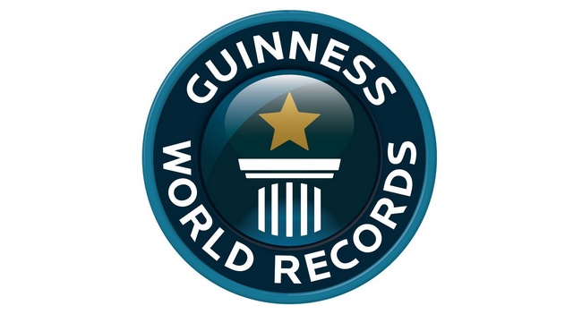 الەمدەگى ەڭ ۇزىن اياعى بار قىز گيننەستىڭ رەكوردتار كىتابىنا ەندى