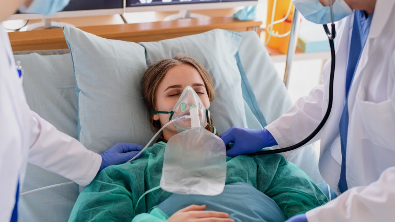 ۆيدەو تۇسىرۋگە بولمايدى: باس سانيتار دارىگەردىڭ جاڭا قاۋلىسى شىقتى