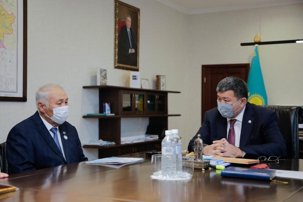 ماحامبەت دوسمۇحامبەتوۆ "ۇزدىك ىسكەر-شارۋا اكىمدى" قۇتتىقتادى