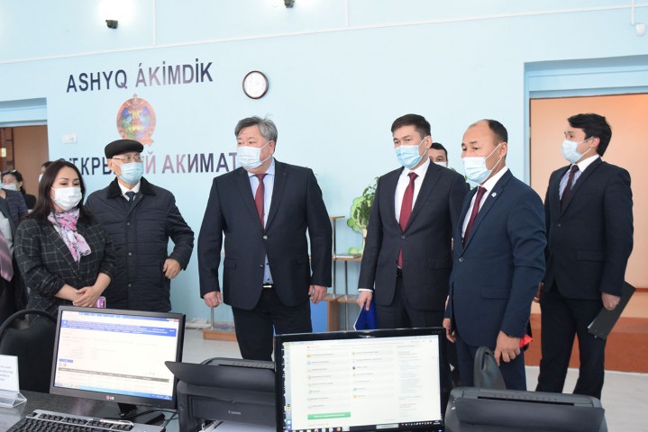 اتىراۋدىڭ قۇرمانعازى اۋدانىندا "اشىق اكىمدىك" كەڭسەسى اشىلدى