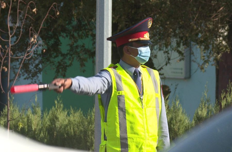 پوليتسەي كوپ, سەنىمگە سەلكەۋ تۇسىرمەگەن