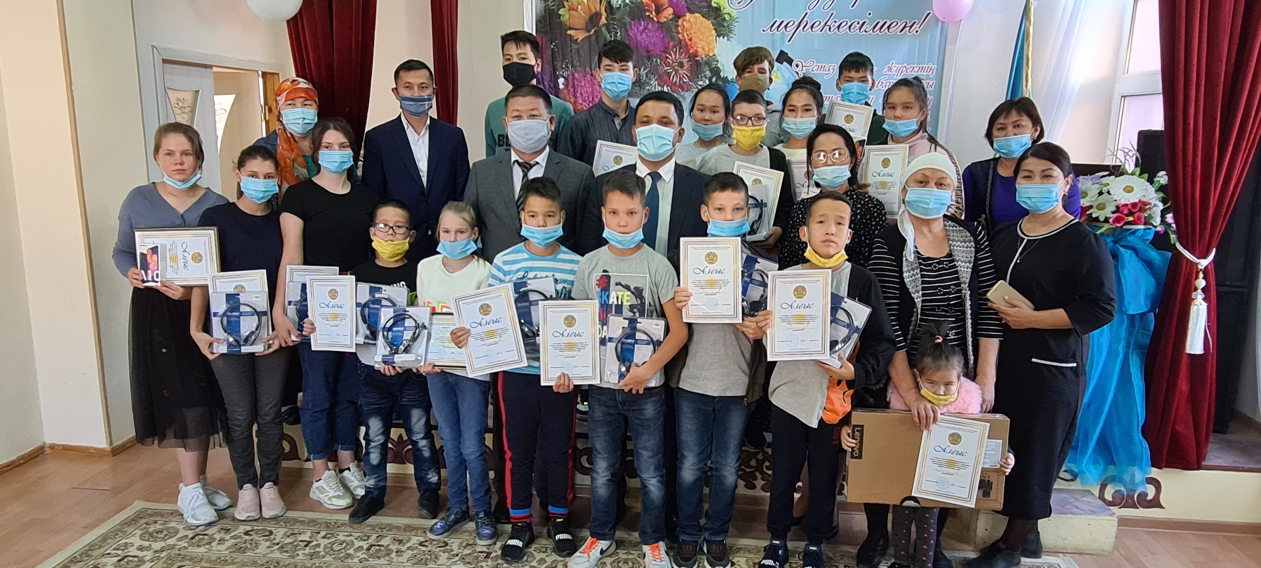 "كاسپي يتبالىعىن بىرگە ساقتايىق" سۋرەتشىلەر بايقاۋى مارەگە جەتتى