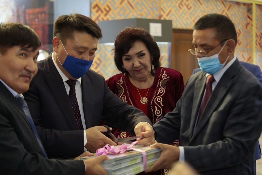 «تانىمال ءاننىڭ تاريحى» كىتابىنىڭ تۇساۋى كەسىلدى