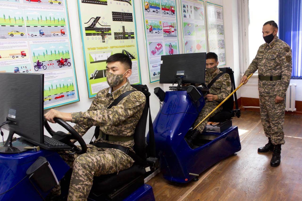 قىراعى كۇزەتتە – زامانۋي تەحنيكانى مەڭگەرگەن جاۋىنگەرلەر