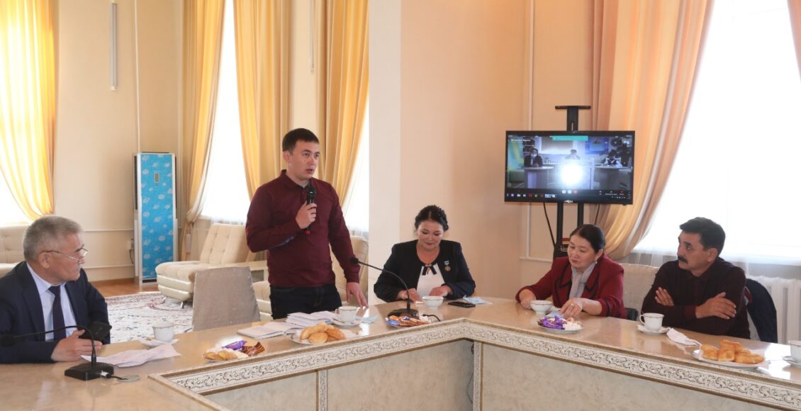 جەرلەستەرى باۋىرجان اقىندى ەسكە الدى