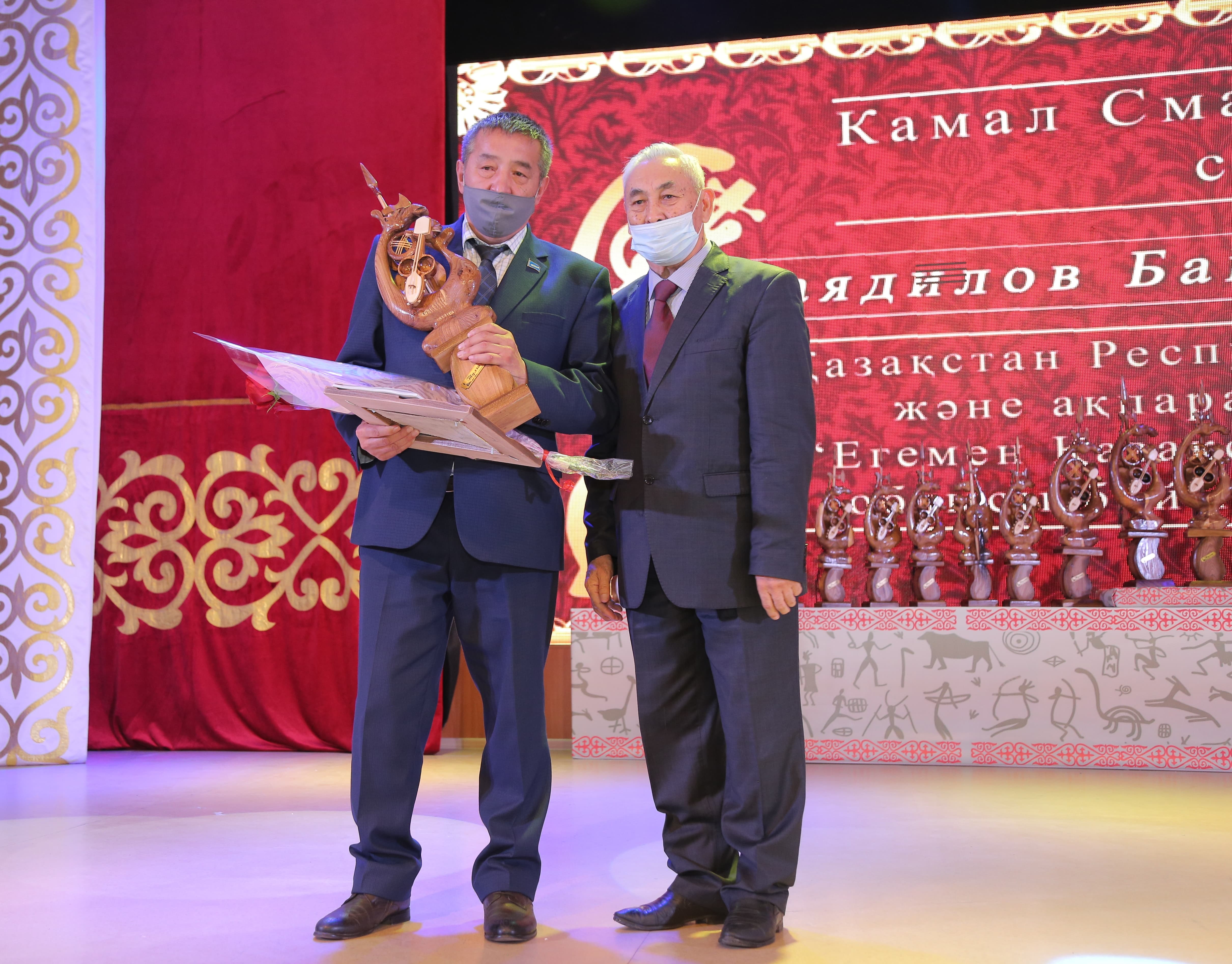 جەزقازعاندا بەلگىلى مەتسەنات بەكزات التىنبەكوۆتىڭ "تۇلعا" سىيلىعى يەلەرىن تاپتى