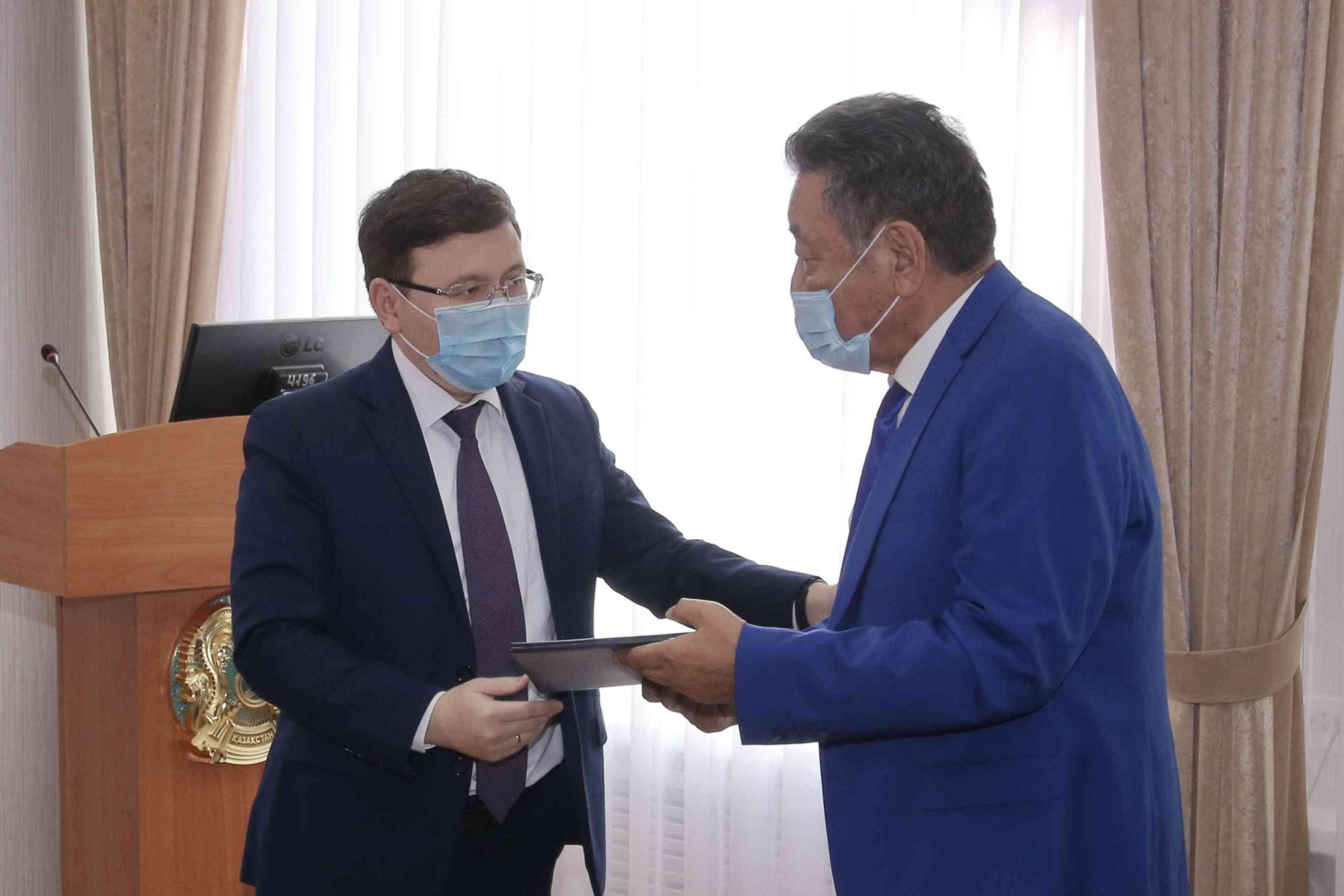 عالىمنىڭ ەڭبەگى اتالىپ ءوتتى