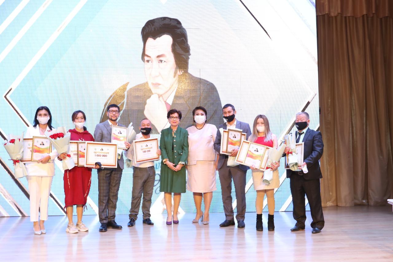 راحىمجان وتارباەۆ اتىنداعى ادەبي سىن بايقاۋىنىڭ جەڭىمپازدارى ماراپاتتالدى