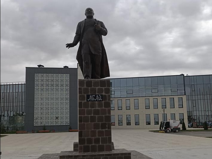 تۇركىستاندا  ۇلى ابايدىڭ ەڭسەلى ەسكەرتكىشى اشىلدى