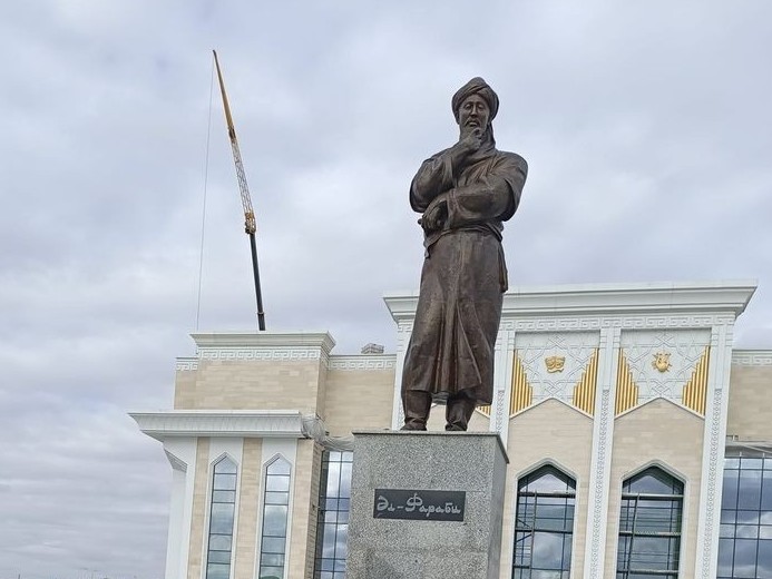 تۇركىستاندا ءابۋ ناسىر ءال-ءفارابيدىڭ ەڭسەلى ەسكەرتكىشى اشىلدى