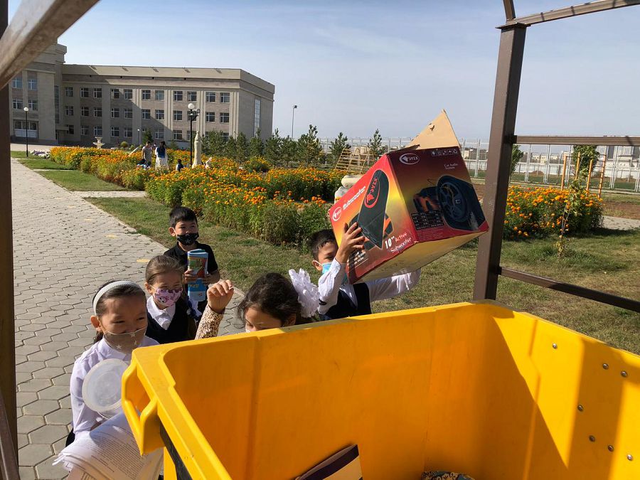 «ەكواسار» مارافونى: از قامتىلعان وتباسى بالالارىنا نوۋتبۋك سىيلادى