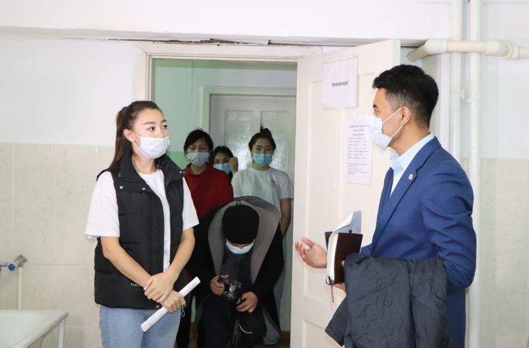 جاتاقحانالارداعى تۇرمىستىق احۋالمەن تانىستى