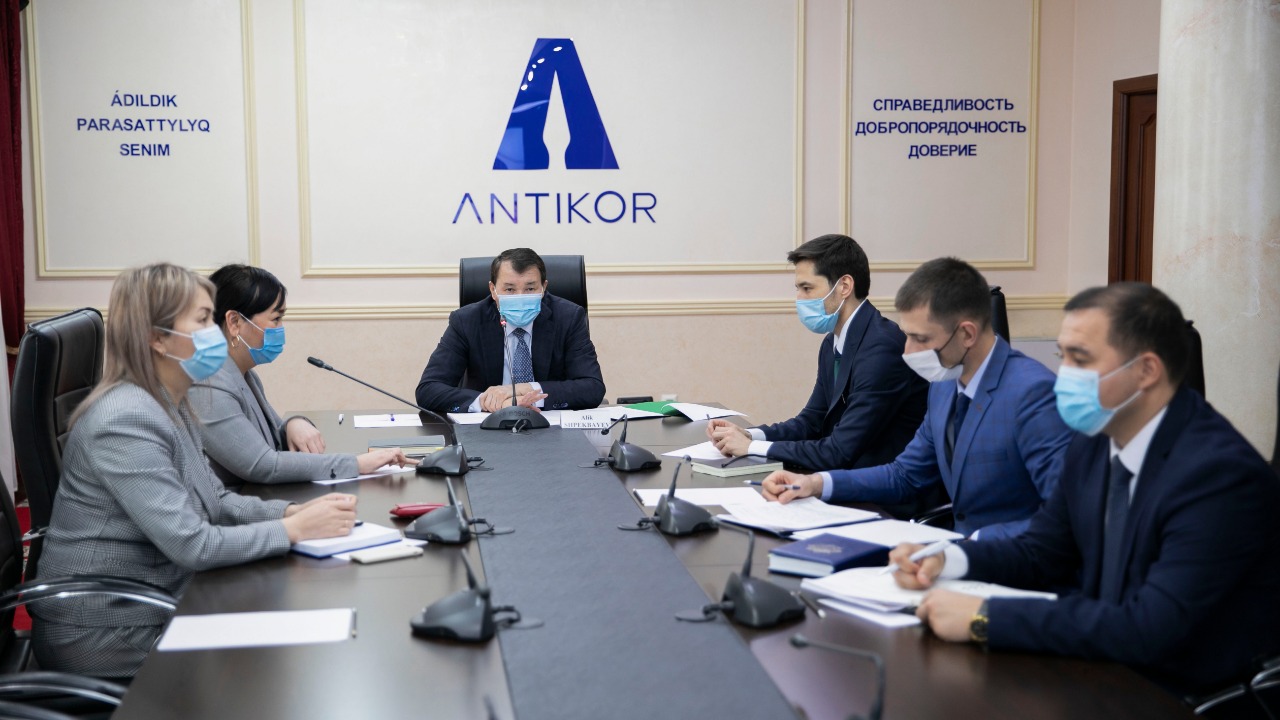 اليك شپەكباەۆ بەرتەلسمان قورىنىڭ باسشىلىعىمەن ونلاين-كەزدەسۋ وتكىزدى