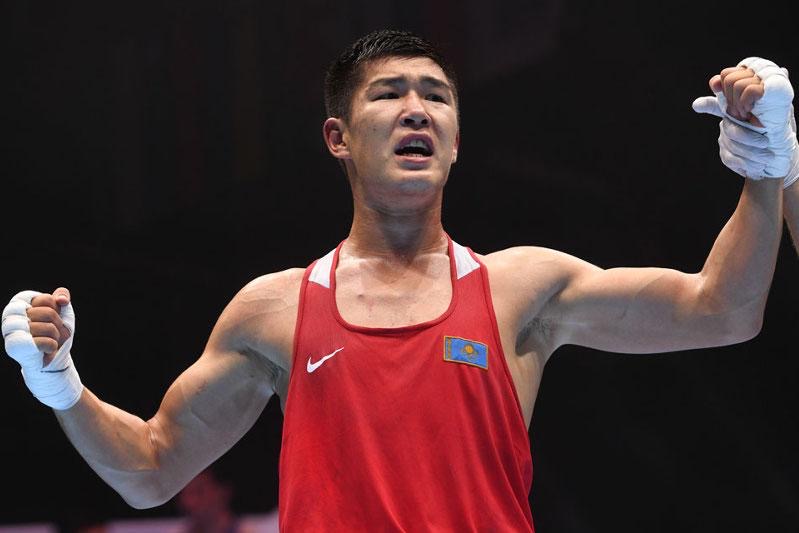 بەكزات نۇرداۋلەتوۆ كاسىپقوي بوكستاعى العاشقى قارسىلاسىن نوكاۋتقا ءتۇسىردى