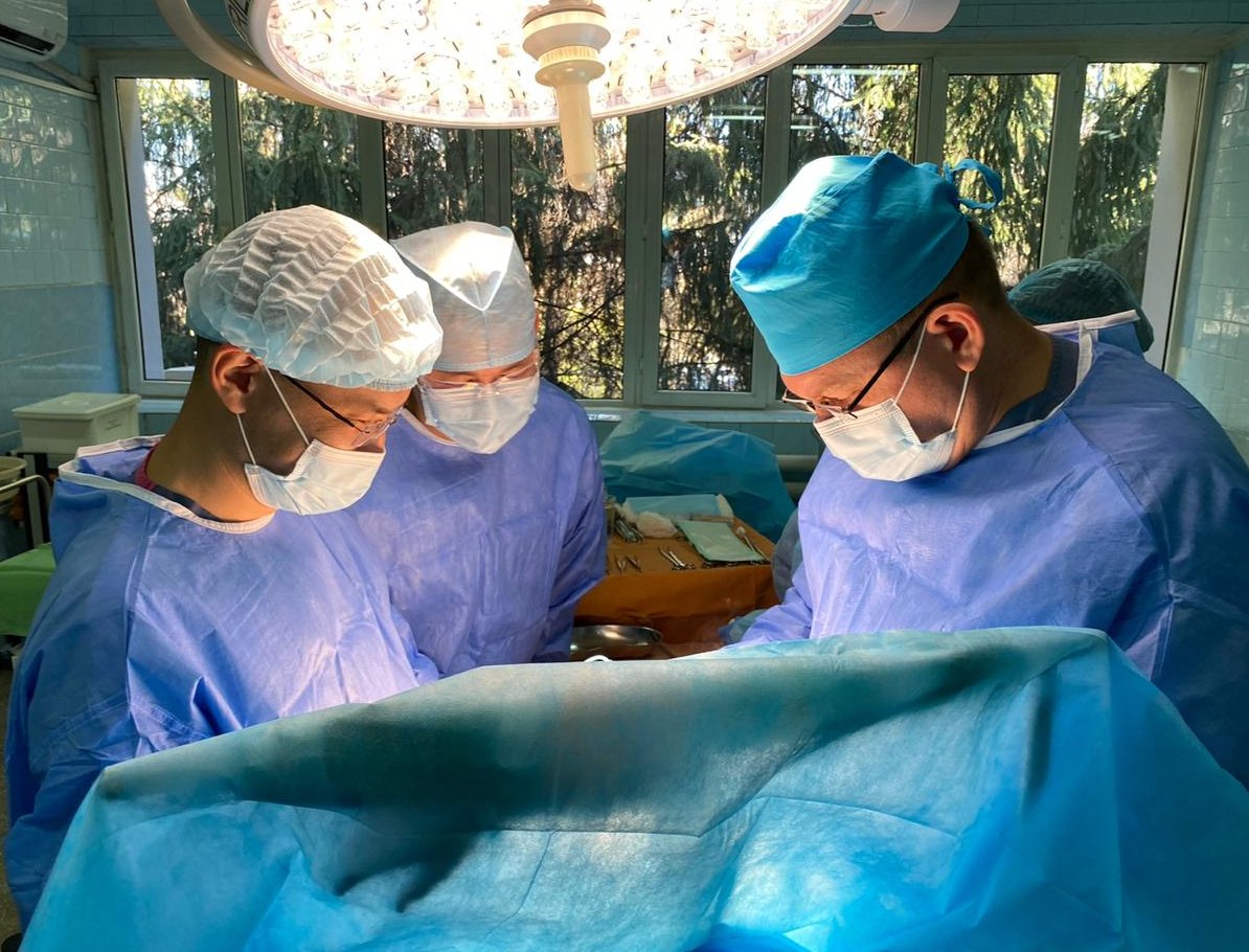 پەدياتريا ورتالىعى 30-دان استام بالانىڭ اعزاسىن ساقتاي وتىرىپ, وتا جاسادى