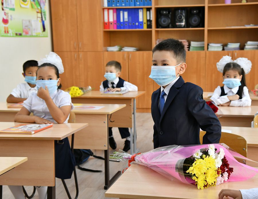 قازاق مەكتەپتەرىنە سۇرانىس ارتىپ كەلەدى