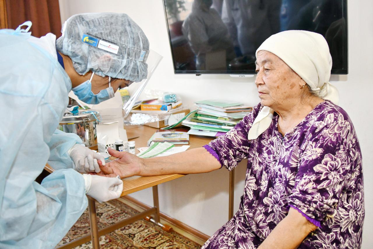 قاريالار مەن بالالار دارىگەرگە ۇيدە قارالادى