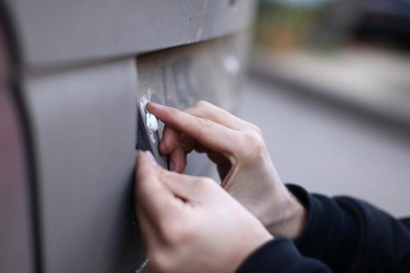 اتىراۋلىق جۇرگىزۋشى كولىگىنە ەكى ءتۇرلى ءنومىر تاققان