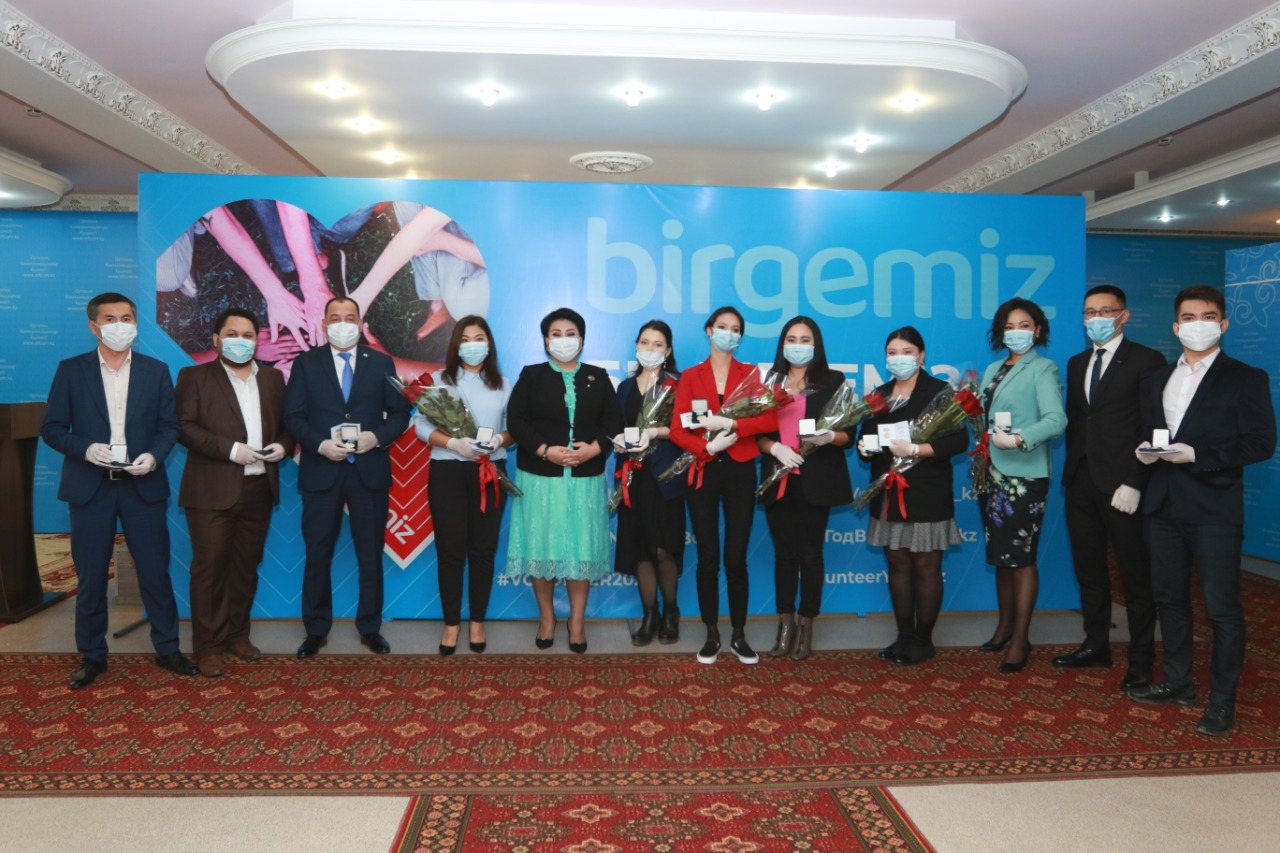 اتىراۋدا جۋرناليستەرگە «حالىق العىسى» مەدالى تابىستالدى