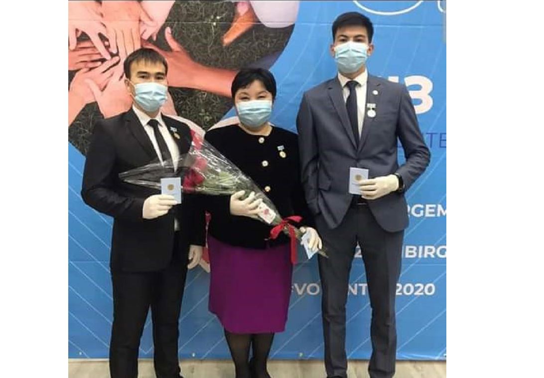 دارىگەرلەرگە – «حالىق العىسى»