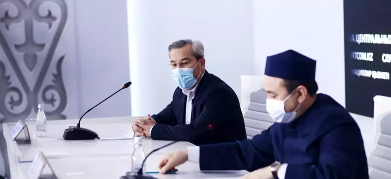 «حالىق ارنا» ەكى تىلدە حابار تاراتادى