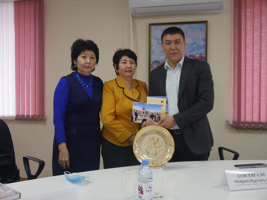 كەڭەس وداعىنىڭ باتىرىن ەسكە الدى