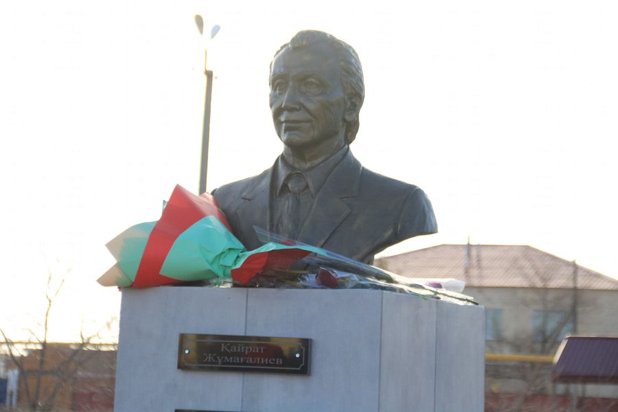 قايرات اقىنعا ەسكەرتكىش قويىلدى