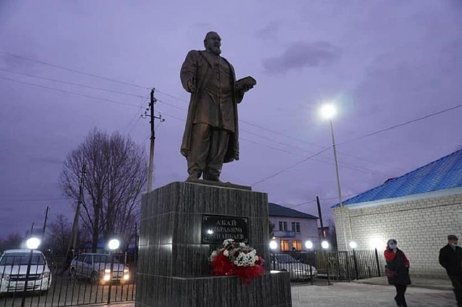 كۇرشىمدە اباي الاڭى اشىلدى