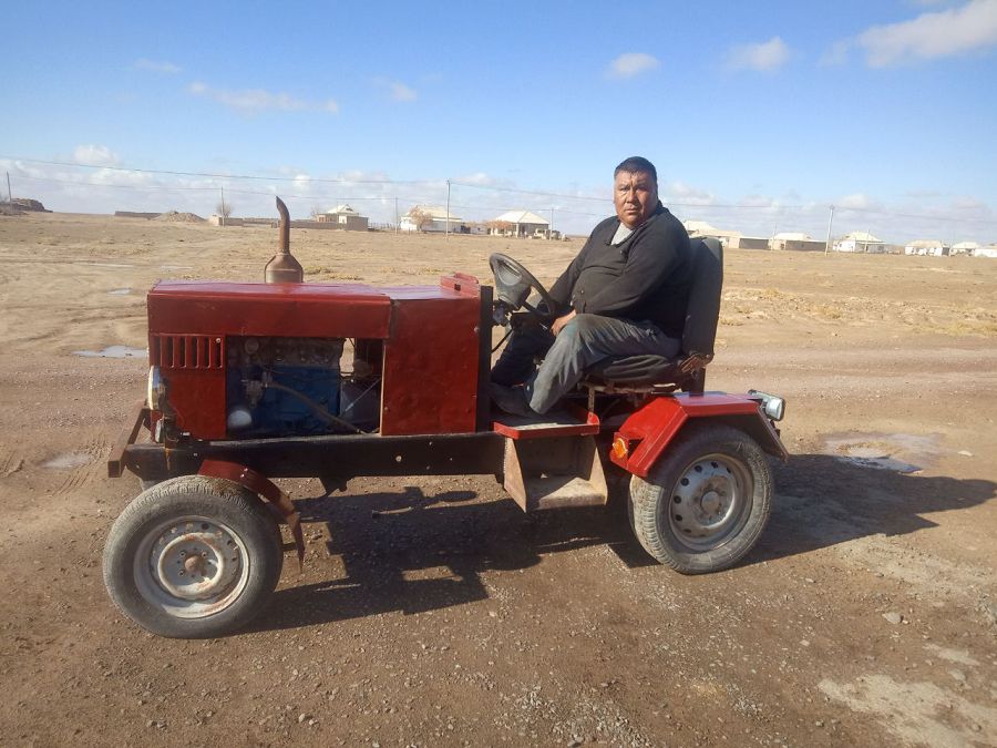 شاعىن تراكتور قۇراستىردى