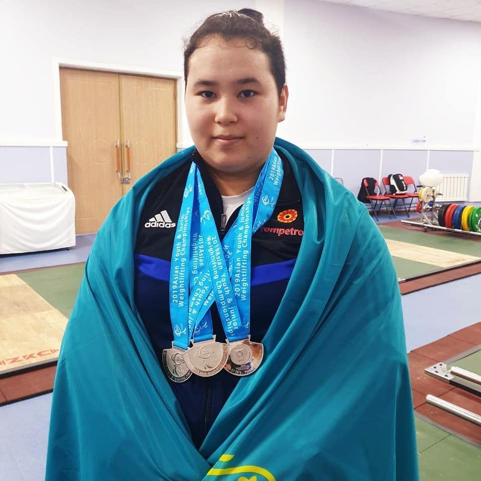 ايسامال سانسىزباەۆا التىن الدى