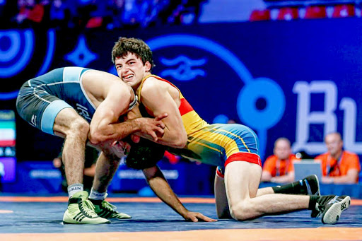 كۇرەس: 61 كيلو سالماقتا ادلان اسقاروۆ التىن الدى