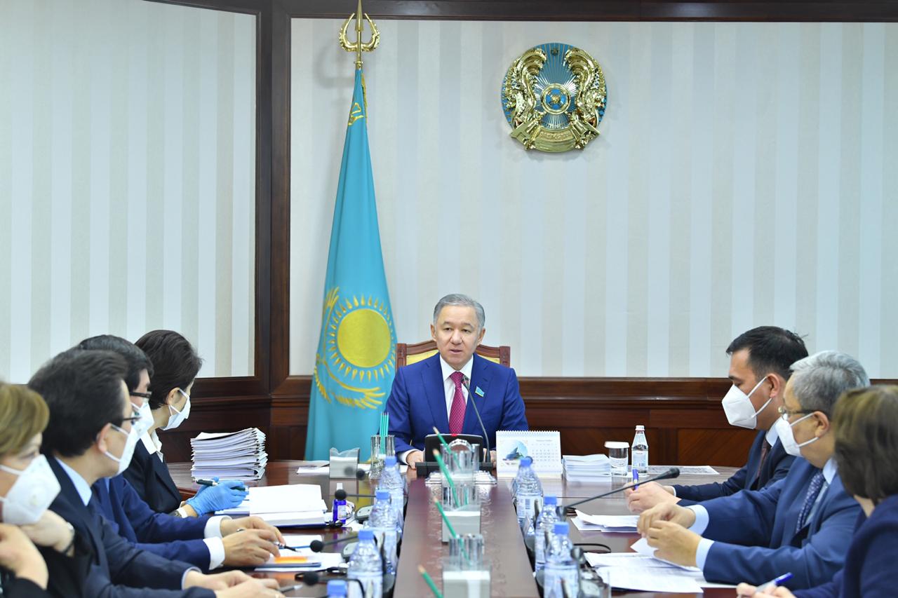 نىعماتۋليننىڭ توراعالىعىمەن بيۋرو وتىرىسى ءوتىپ, جالپى وتىرىستىڭ كۇن ءتارتىبى ناقتىلاندى