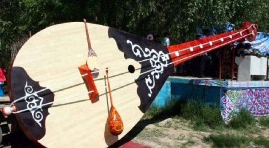 الەمدەگى ەڭ ۇلكەن دومبىرا گيننەس رەكوردتارى تىزىمىنە نەگە بىردەن ەنبەي قالدى؟