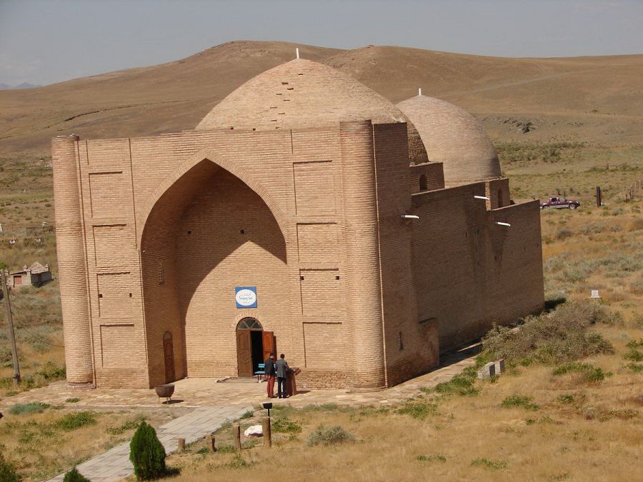 «ياساۋي ىزىمەن» ەكسپەديتسياسى سوزاق وڭىرىنە ساپارلاپ, قاسيەتتى نىسانداردى ارالادى