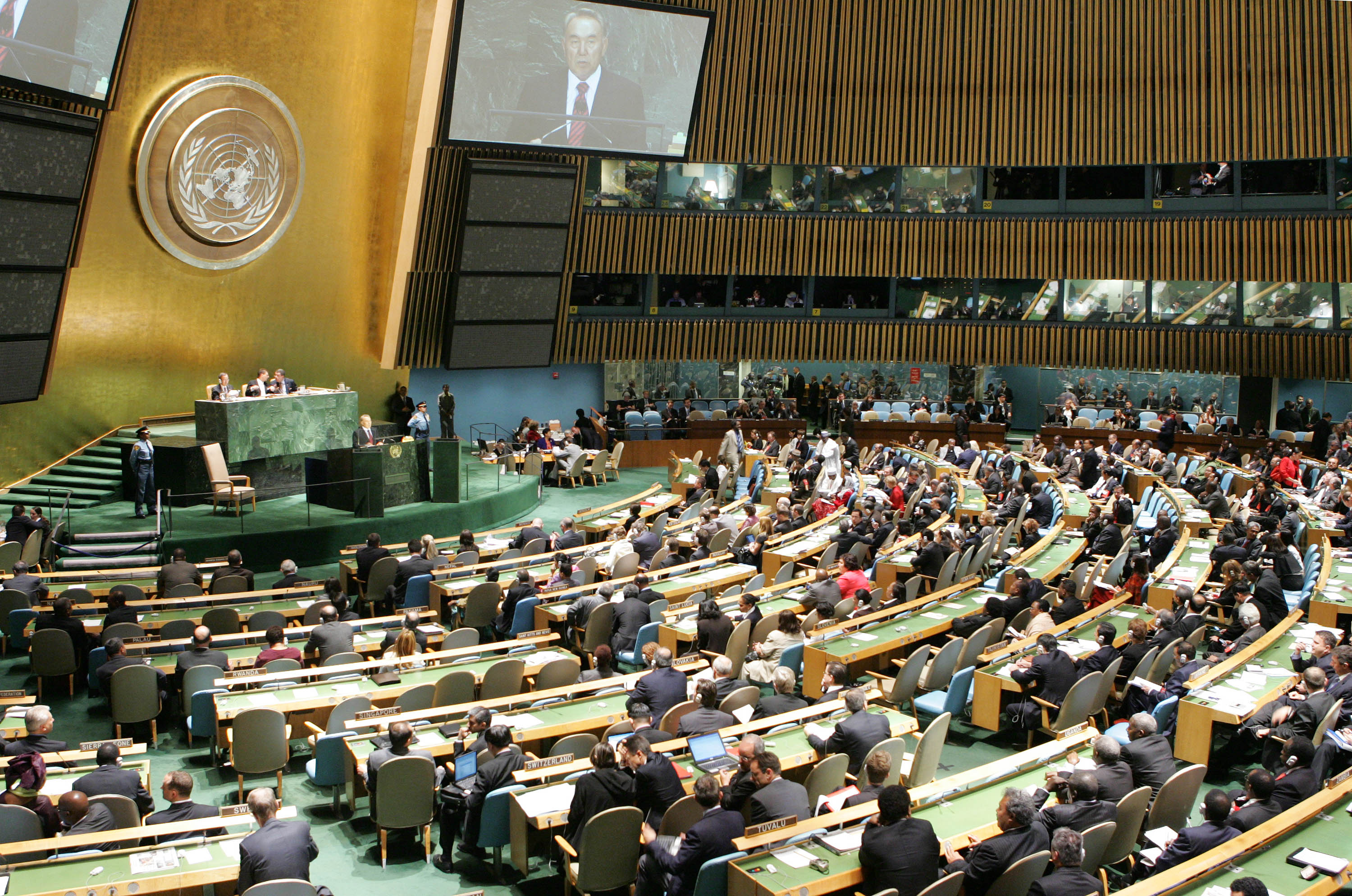 دارا ديپلومات, كەلىسسوز كەمەڭگەرى